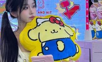 慕丝女郎独特小白裙灰丝美图合集，展现超凡魅力与时尚.txt