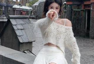 推女神 - 完美冬季时尚，尤美Yumi棉袜全套图集尽展独特风格.txt