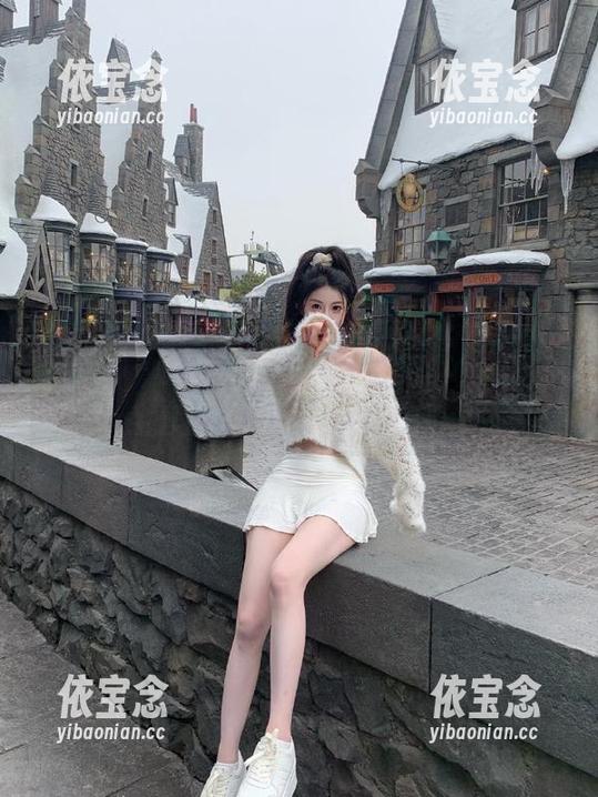 推女神 - 完美冬季时尚，尤美Yumi棉袜全套图集尽展独特风格.txt