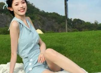 推女神 - 无圣光的施忆佳Kitty酱越南芽庄旅拍，丰富图包不容错过.txt