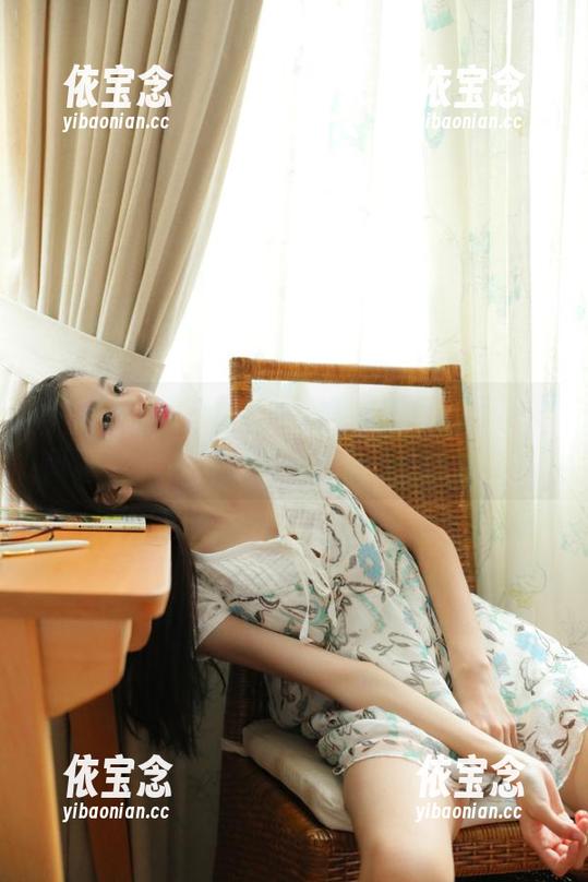 推女神 - 看施忆佳Kitty酱如何演绎连体衣美图，图集中展现她的风格魅力.txt