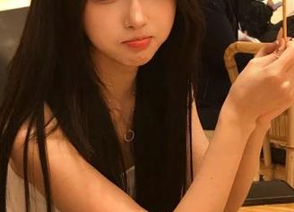 星颜社 - 白裙中的李丽莎：探秘私房写真背后的灵感与创意！.txt