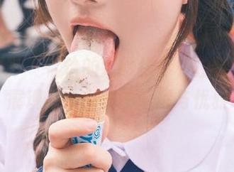 月下摄影 - 恰恰的婚纱摄影，独特套图作品：展现每个女性的闪耀与优雅.txt