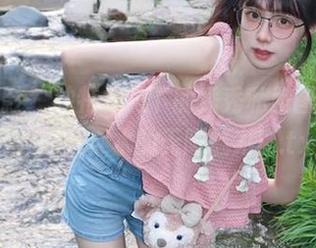 月下摄影 - 独特视角下的秀秀私房图包，带你领略死库水的无限魅力！.txt