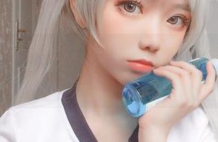 唐风古韵与现代夏日：果咩酱的完美套图作品.txt