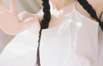 果团网 - 何梦兮Stacy红裙高清图册：展现梦幻般的美丽与魅力.txt
