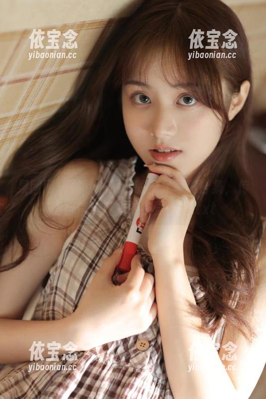 果团网 - 体验钟紫怡的美足写真合集，传递自信与魅力的视觉盛宴.txt