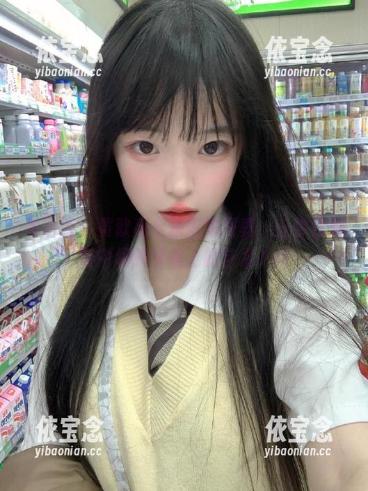 果团网 - 黄歆苑全新厨娘写真，让你在观看中领略餐桌上的艺术.txt