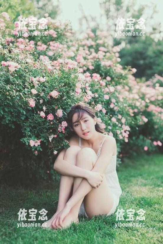 梦丝女神 - 乔儿空姐系列高清照片，展现她在蓝天白云间的青春与活力！.txt