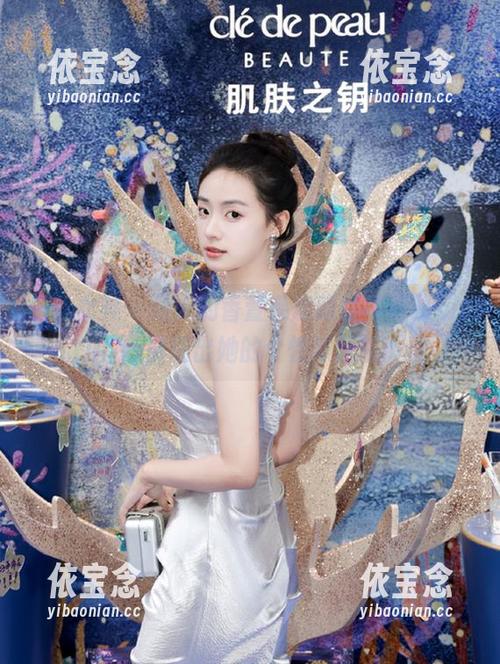 梦丝女神 - 迷人的香萱私房眼镜写真，pictures展现出她的个性与风采.txt