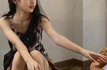 模范学院 - 果儿Victoria比基尼风格套图，享受阳光与海滩的完美结合！.txt