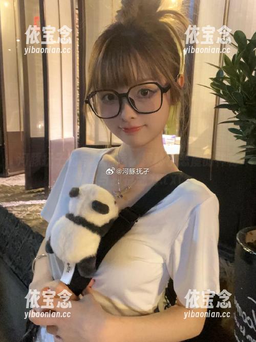 河豚抚子 河豚抚子的写真精选:探秘小恶魔的神秘气息与独特魅力.txt