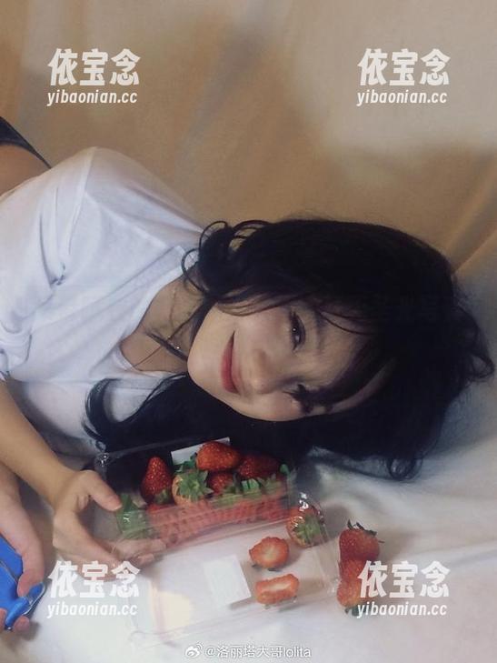 吊带睡衣的魅力：洛丽塔大哥无圣光写真套图赏析.txt