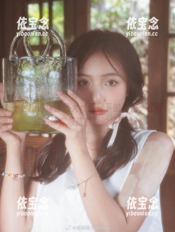 一起探讨洛丽塔大哥红裙下的秘密，原图资源带你领略禁忌的美学.txt