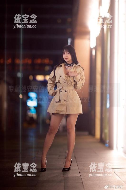 专属浅安安的护士私拍合集，展现职业女性的坚韧与优雅.txt