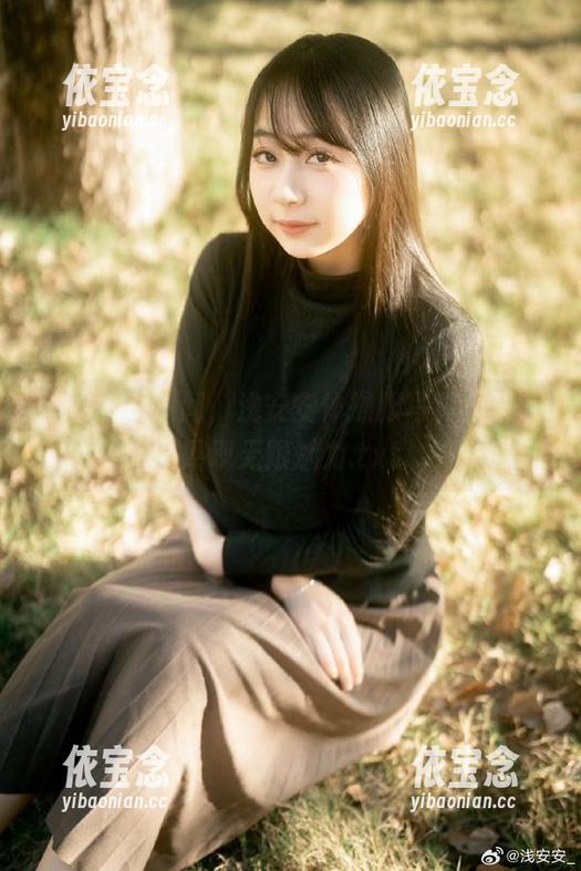 追寻可爱瞬间，浅安安体操服写真合集，展现无限魅力.txt