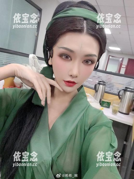 打开“暗黑通讯官”的大门，源纱希喵喵喵福利图集让你欲罢不能！.txt