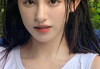 爱蜜社 - 深度解析Angela小热巴海边的私房图片，海风与笑容交织的完美画面！.txt