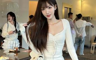 爱蜜社 - 冰冰儿少女全套写真图片，感受青春的轻盈与恬静，仿佛置身于完美的梦想中！.txt