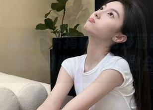 爱蜜社 - 高清图片揭秘小丽莎萌萌哒毛衣作品，感受时尚与温暖的融合.txt