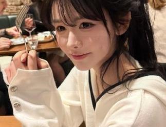 爱蜜社 - 潮流与优雅同行，莉娜lena眼镜精选图片汇聚无限可能.txt