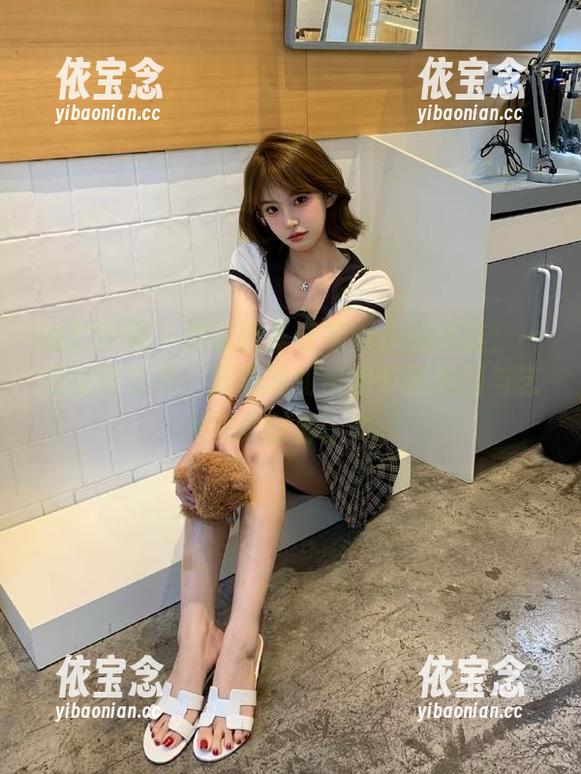 物恋传媒 - 菜菜的圣诞摄影作品精选：一场视觉享受，展现她如何将节日氛围与艺术完美融合。.txt