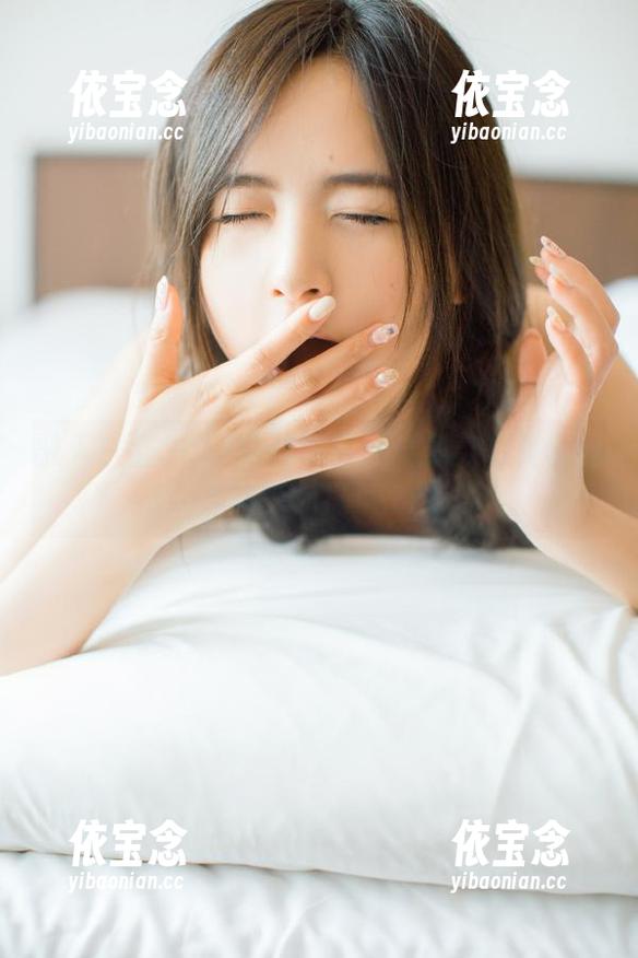 白金Saki 融入白金Saki女孩的世界:多款写真套图合集等你探索.txt