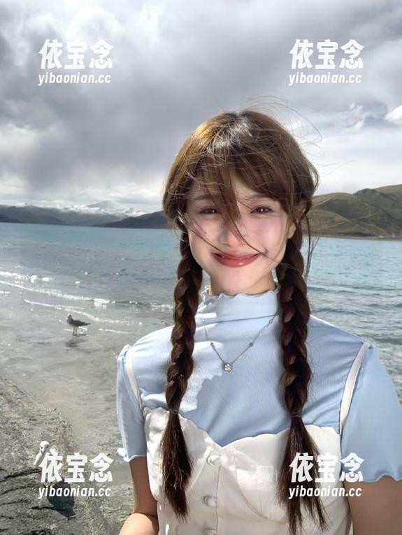 绚丽泳衣与无圣光的融合：白露Bululu作品捕捉夏日海滨的美丽瞬间.txt