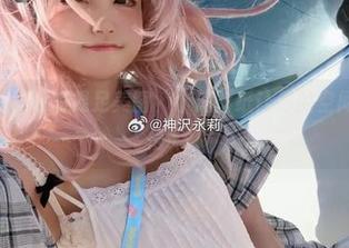 发现神沢永莉的裸足美图，个性壁纸让你的空间更有风格.txt