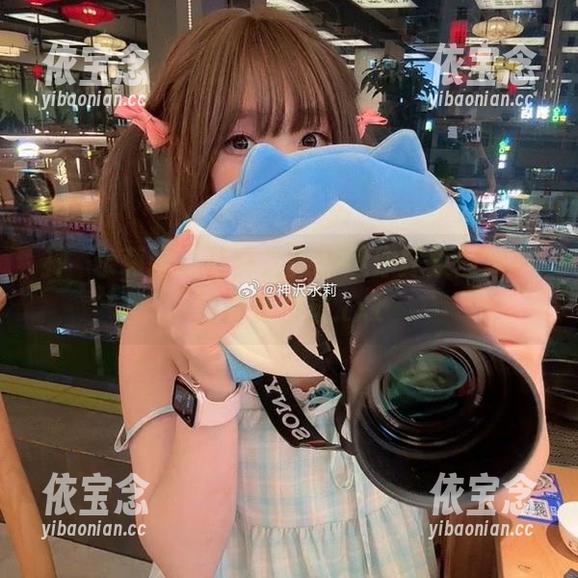 神沢永莉眼镜写真之美，邀你探索图库中的视觉奇迹.txt