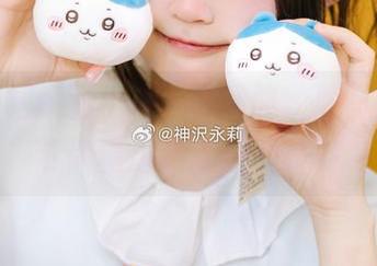 记录校园风情，神沢永莉的校服写真套图带你重返青涩时光.txt