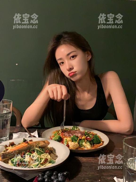 秀人网 - 观看Egg尤妮丝黑白写真原图，发现每一帧背后的故事.txt