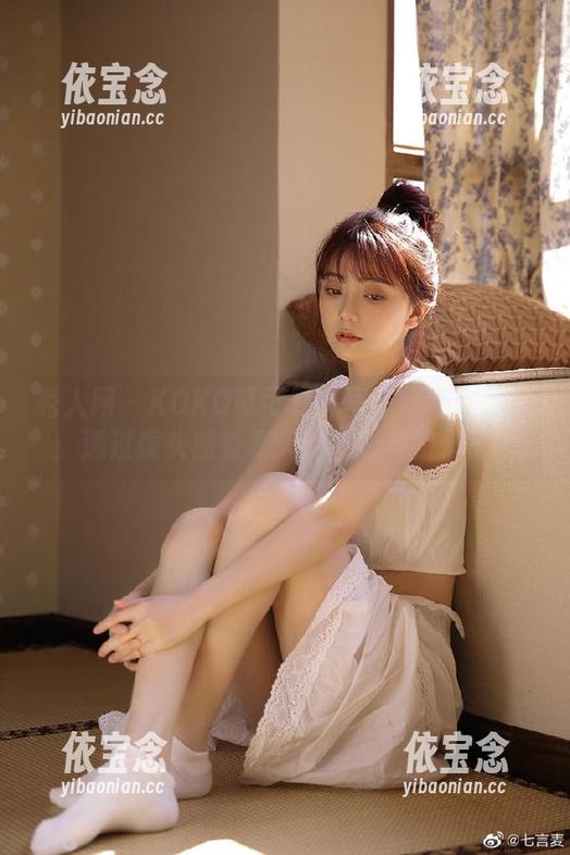 秀人网 - KOKO可可夏日写真精选作品集：透过镜头感受夏天的色彩与热情.txt
