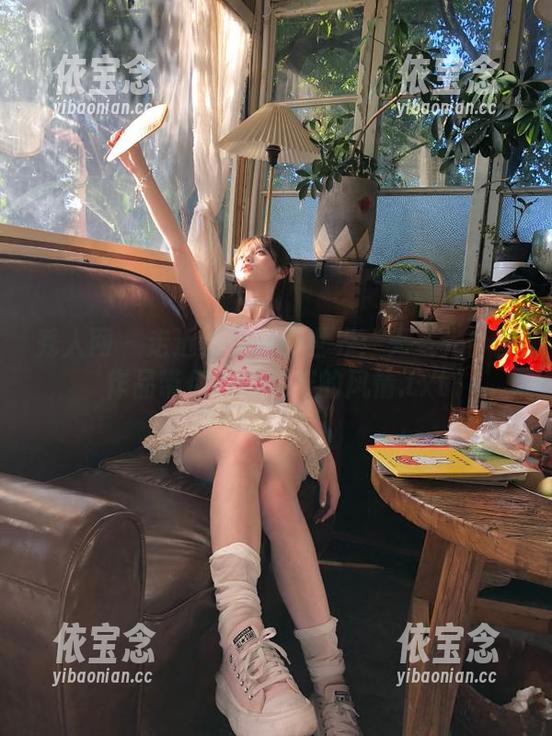 秀人网 - 走近初梦瑶的世界：无圣光白丝作品带你领略别样的风情.txt