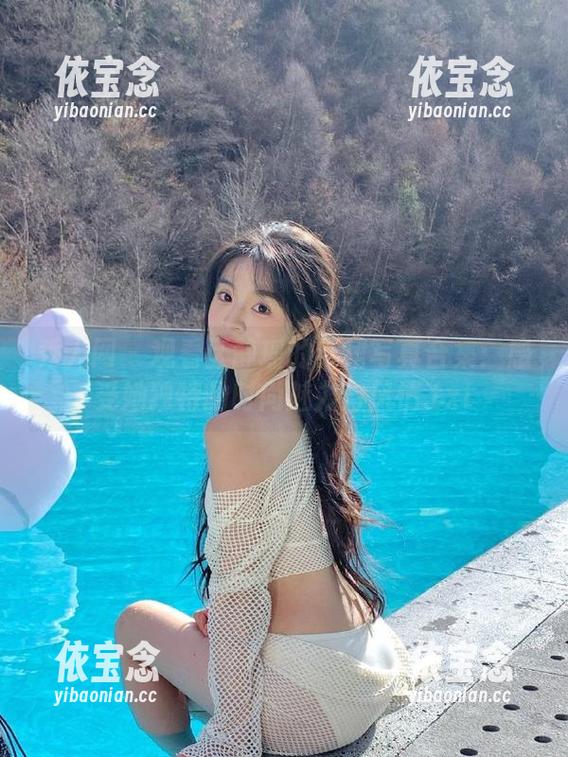 秀人网 - 观看区静瑶的红裙写真合集：感受她独特的时尚魅力与风情.txt