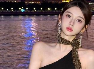 秀人网 - 照片中的卓君Jeanes油亮世界，原图展现独特的艺术视角.txt