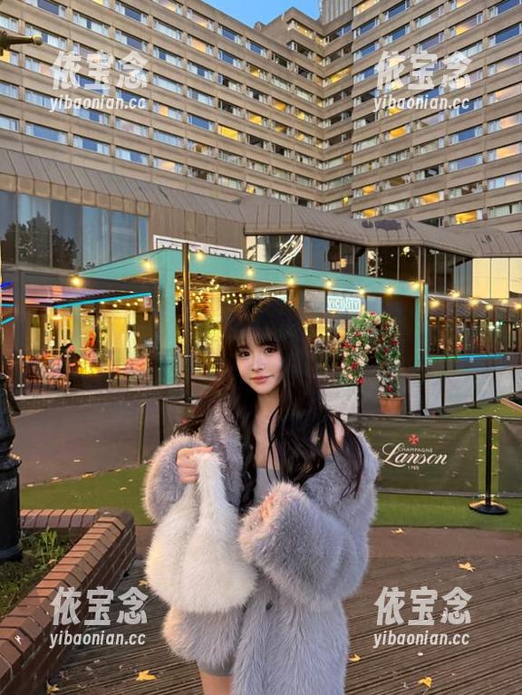 秀人网 - 双笙Alina吊带系列写真作品合集，演绎出无尽的风格与气质.txt