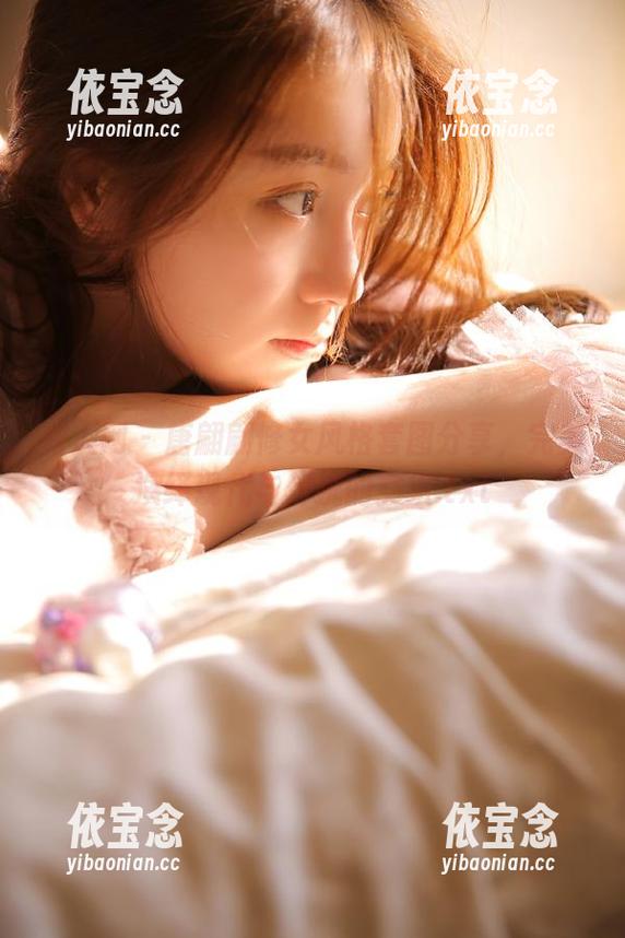 秀人网 - 唐翩翩修女风格套图分享，完美演绎现代与传统的交织.txt