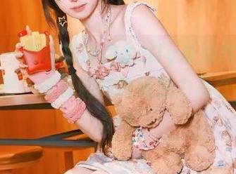 秀人网 - 探秘夏诗诗Sally泳池作品背后的小秘密，观看她的独特魅力尽在其中。.txt