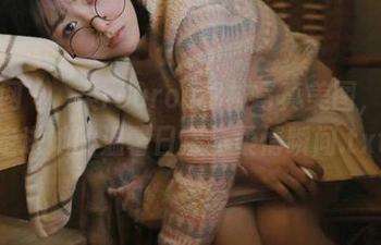 秀人网 - 媃柔rourou棉袜写真美图，带你走进她的温馨日常与柔情瞬间.txt