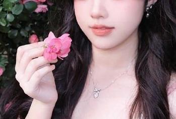 秀人网 - 快来围观！安然anran奶牛写真合集更新，你的期待全部在这里实现！.txt