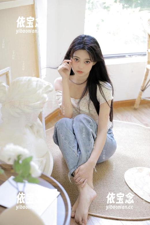 秀人网 - 徐莉芝Booty牛仔裤图包新出炉，穿越时空的时尚密码解锁中！.txt