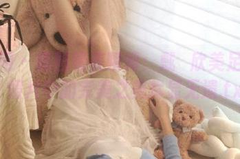 秀人网 - 原图绝美瞬间：戴渃欣美足写真，照片中的完美之美尽显无遗.txt