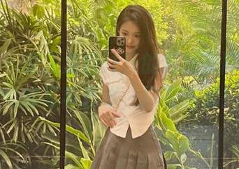 秀人网 - 深入发掘汁汁的制服美图，免费分享她的写真艺术，尽在这里！.txt
