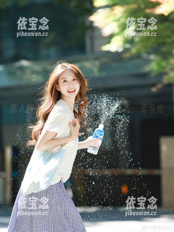 秀人网 - 爱丽莎Lisa制服作品集：无与伦比的摄影合集之旅.txt
