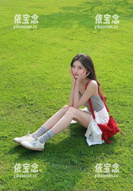 秀人网 - 白微Sera图集再度更新，白丝主题尽展唯美与清新.txt