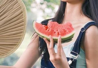 秀人网 - 轩轩王子短裤写真作品合集：捕捉夏日阳光下的青春气息.txt