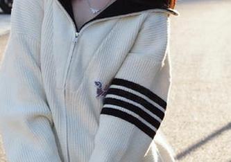 微密圈 - 童小芯短裙写真集分享，带你邂逅她的甜美与活力.txt