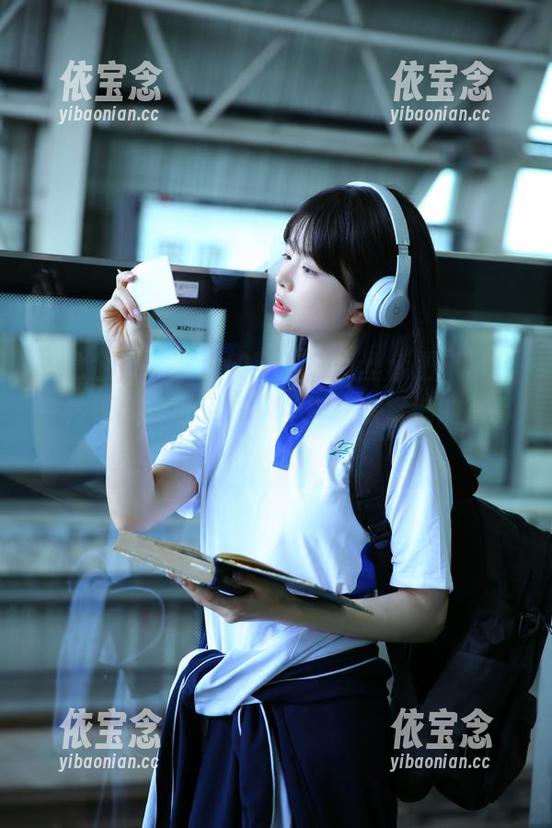 紧急企划 - 小恩的精美厚白丝套图，带你一秒钟变身可爱女神，快来欣赏她的写真吧！.txt