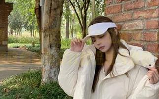 微密圈 - 翩翩而至的紫色哒豚豚，棉袜美图资源陪你感受初秋的温暖与甜蜜！.txt